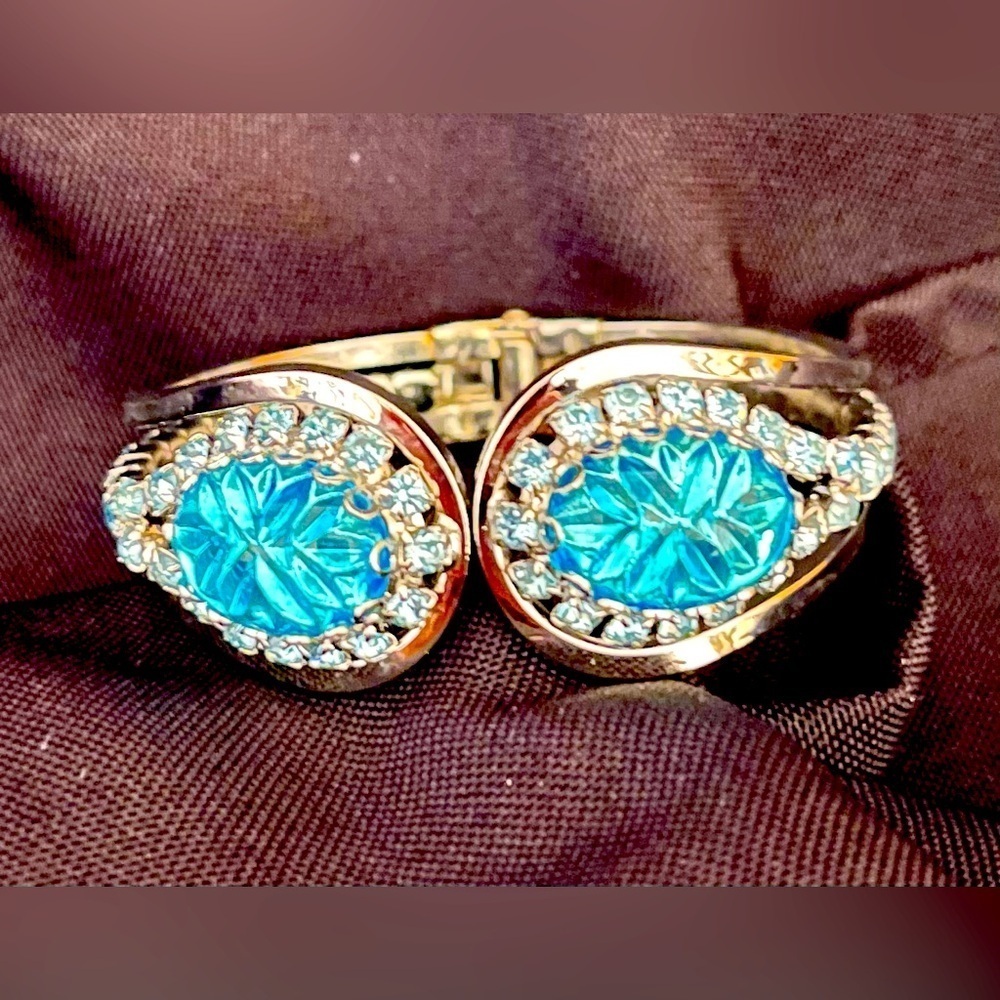 Judy Lee Vintage Blue Glass Starburst Clamper Bangle Bracelet Rhinestone Glamour
